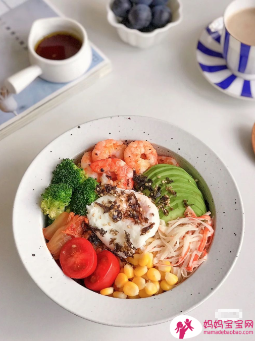 时尚超模都在吃的「Poke Bowl夏威夷波奇饭」是什么？低卡、低油「Poke Bowl减肥菜