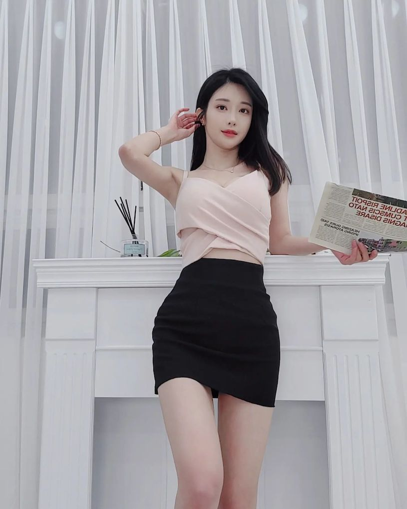 天使女孩「薄纱造型好诱惑」，「丰满美乳」辣到极点！