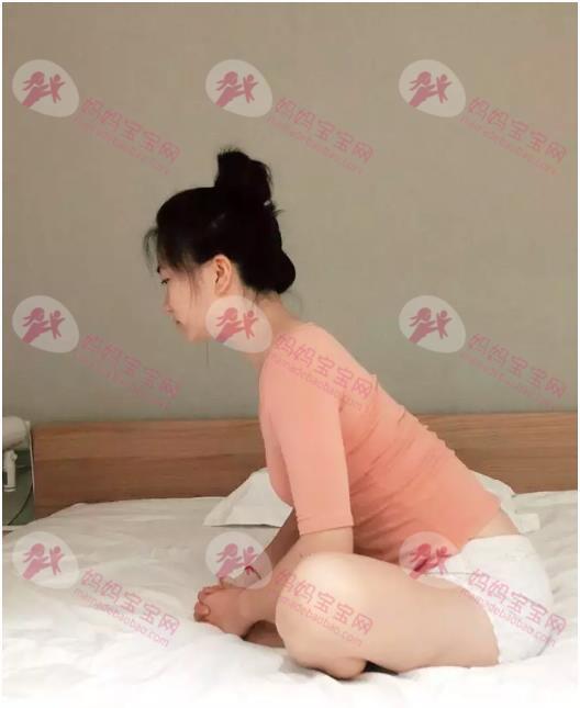 排毒修腿 放松肩颈只需15分钟 即做6招睡前瑜伽拉筋