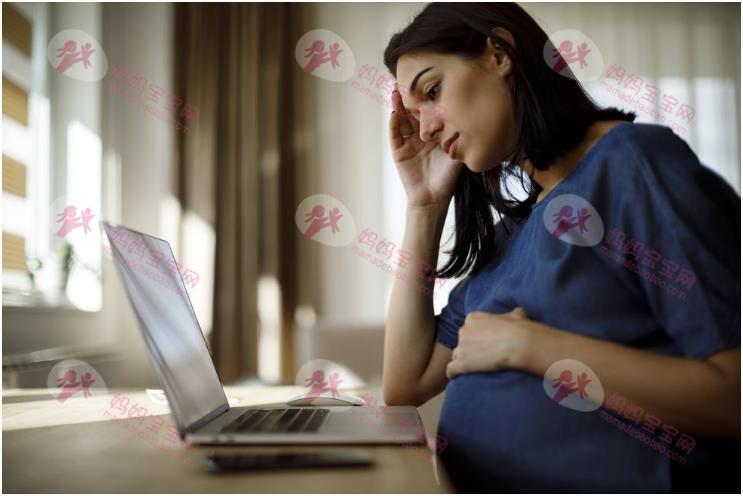 从产前焦虑到产后忧郁，4个产后掉发的原因和改善方式