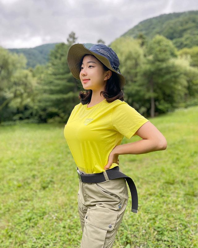 高颜值撞脸！网友疯传巨乳YT「群山中的百万圣熙」竟与白冰冰相似度超高！？