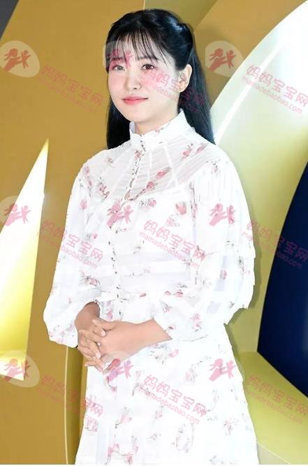 润娥同台「小9岁」Yeri无悬念大胜！　她裙装显肉、手脸色差超大