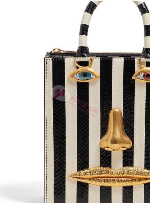 包包越怪越可爱！珍珠爱心包梦幻登场、超现实「人脸包」吸住目光