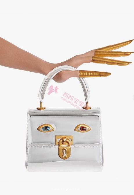 包包越怪越可爱！珍珠爱心包梦幻登场、超现实「人脸包」吸住目光