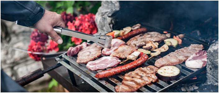 烤肉别吃到假油花！1招分辨重组肉、注脂肉：用汤匙轻刮竟刮出⋯