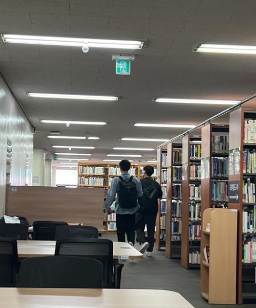 超幸运！朴宝剑现身校园「搭同一部电梯」近身超香