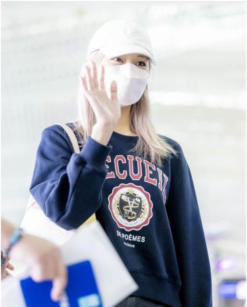 激情艳女周子瑜返台过中秋超美「薰衣草杏」发色曝光！