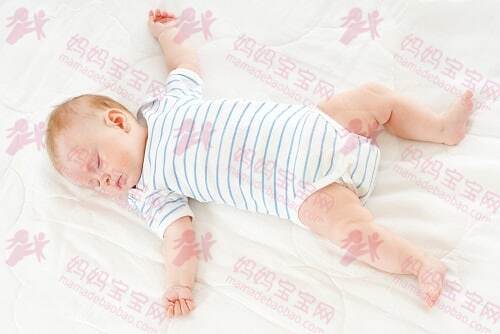 婴儿睡姿固定枕头真的能降低SIDS风险、矫正娃的头型?