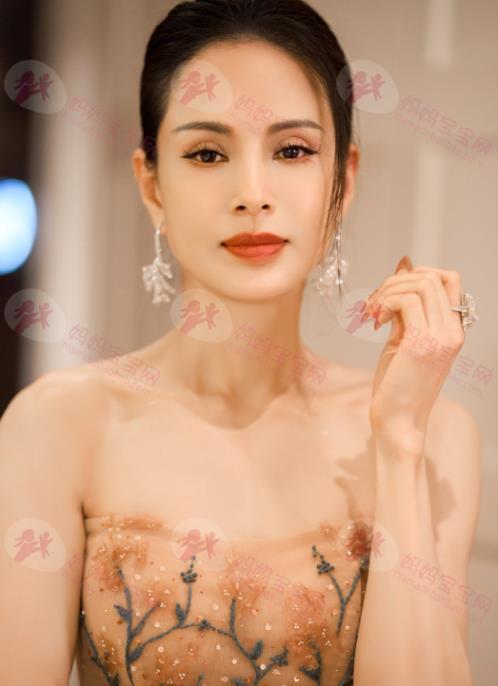 56岁李若彤时隔27年再扮小龙女极限冻龄震惊网友