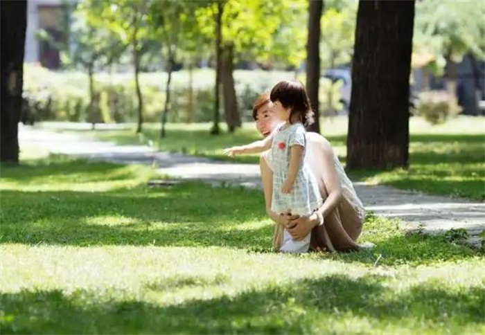 让孩子做好这件事 宝宝社交敏感期是几岁