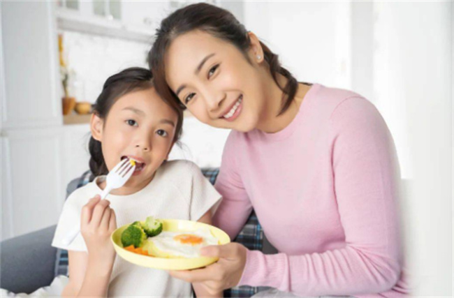 吃饭时千万不要这样教育孩子（骂孩子）