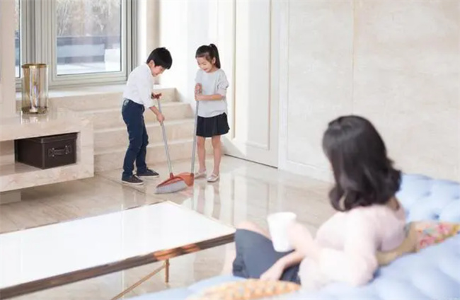 日常生活中 到底应不应该让孩子帮妈妈干活