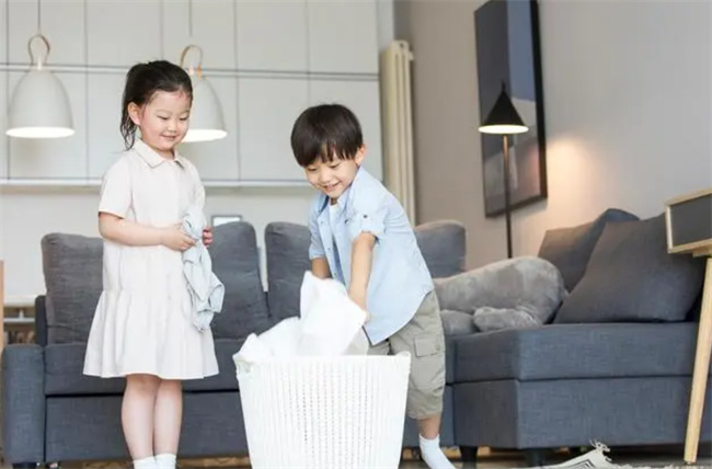 日常生活中 到底应不应该让孩子帮妈妈干活