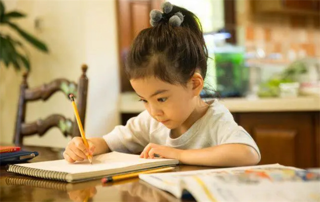 坐不住的宝宝应该怎样训练专注力