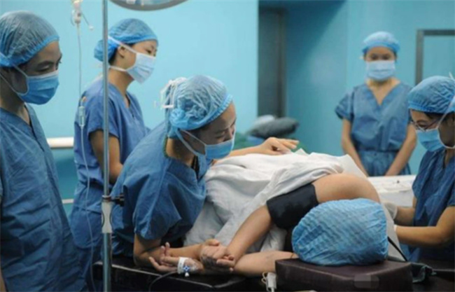 顺产的时候应该怎样正确用力（配合宫缩深呼吸）