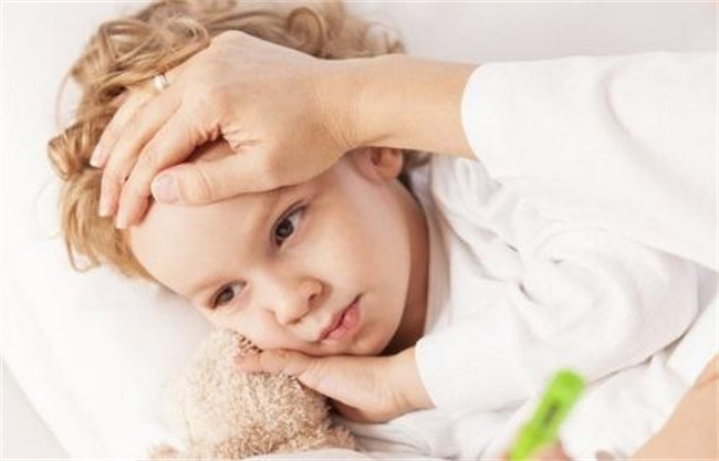 宝宝打完预防针以后发烧了怎么办（时刻观察）