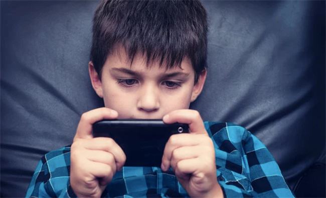 家长做到这3点 拯救沉迷手机的孩子