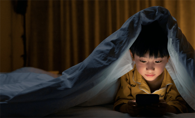 家长做到这3点 拯救沉迷手机的孩子