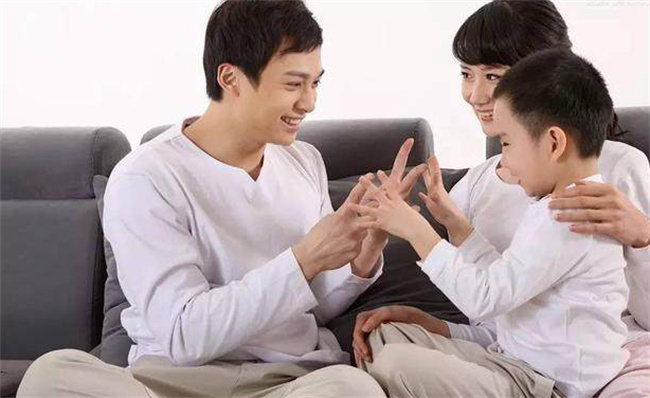 想要宝宝不那么依赖妈妈应该怎样正确教育