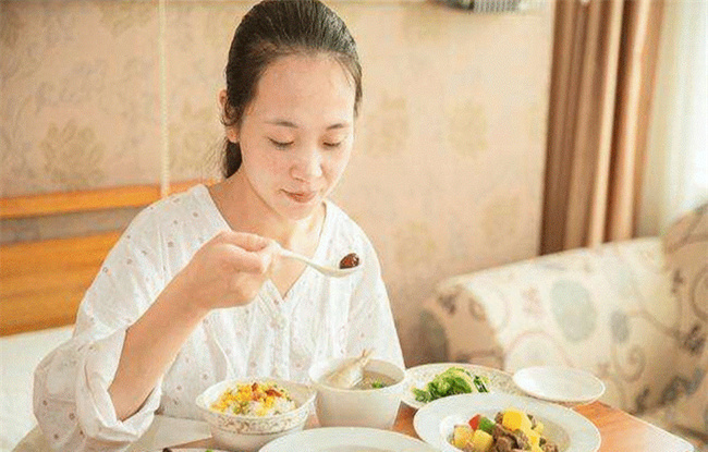 产妇均衡饮食保证母乳的质量