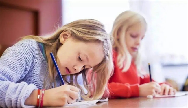 家长应从小开始训练宝宝集中注意力