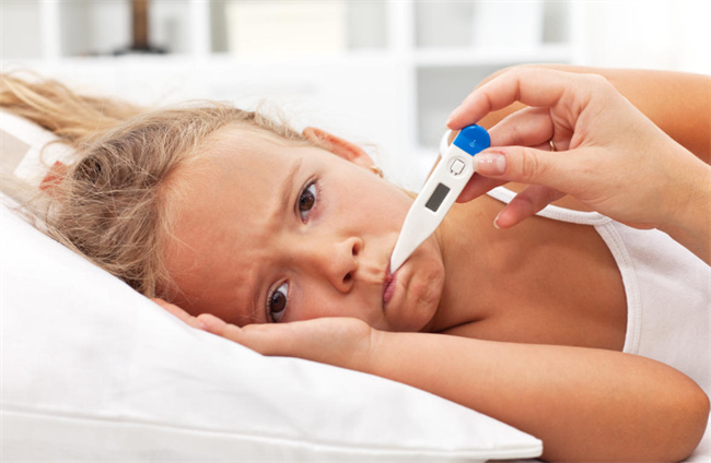 孩子持续发烧产生的危害有哪些