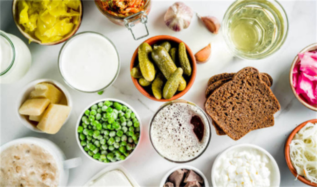 舌苔厚白口臭应该吃什么