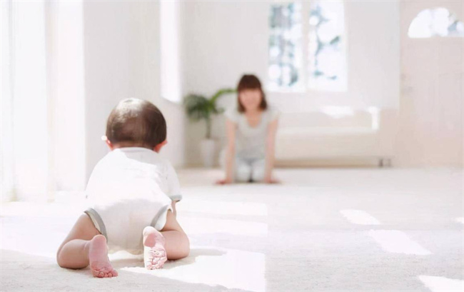 宝宝从几个月开始学爬行