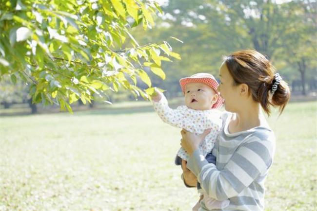 带婴儿出门有什么好处