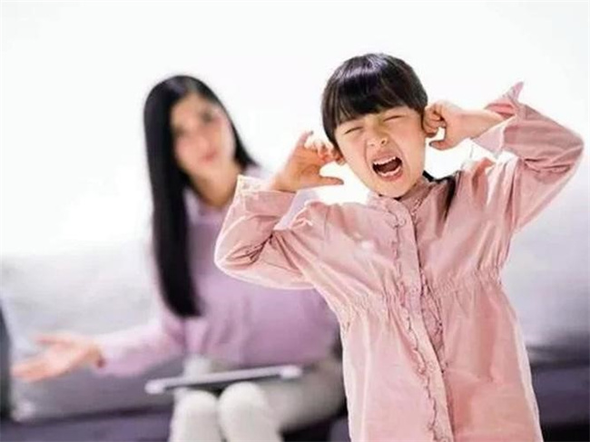 女孩叛逆期的管教策略：培养自信与建立沟通的关键