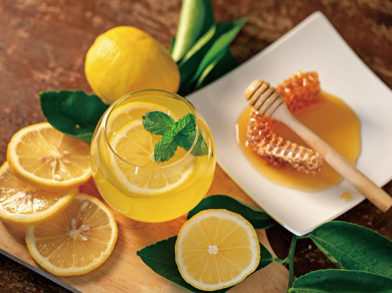 蜂蜜柠檬水副作用与禁忌：饮用需谨慎