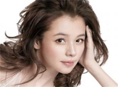 优美的美人尖，选择什么发型？