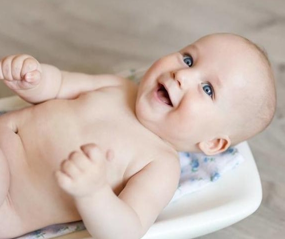 六个月婴儿发育标准和能力发展