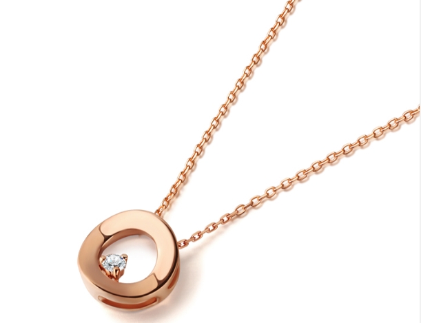 保养彩金项链，让它绽放更长久的光彩