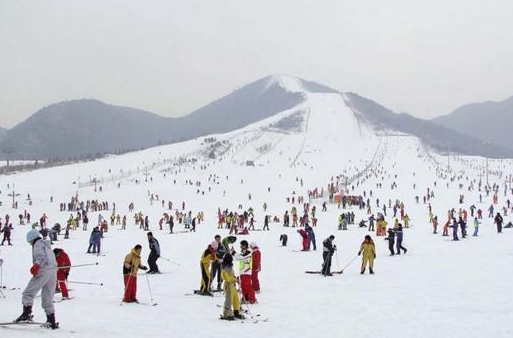 极致飞雪乐园——探访棋盘山滑雪场