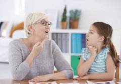 突然说话结巴怎么办？专业指导与克服方法