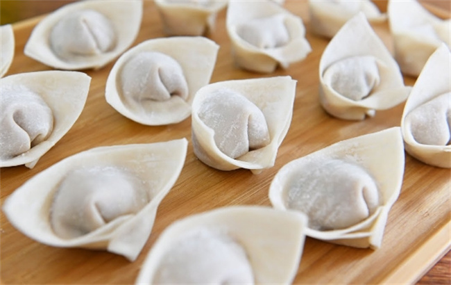香气四溢，手把手教你包馄饨！馄饨包法大揭秘，轻松掌握四种造型