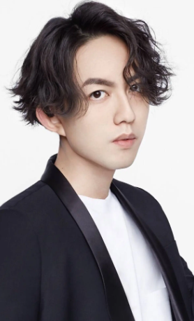 500万粉丝抢看！林宥嘉直播嗑麻辣锅 网惊：吃CD？