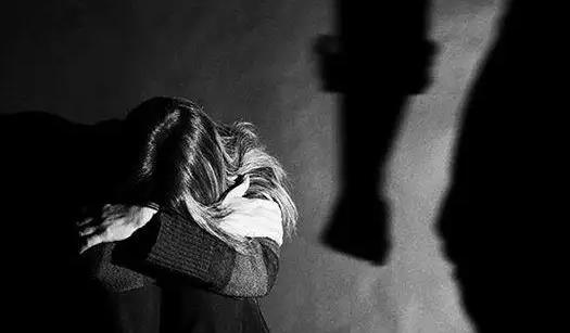 「畜牲的小孩，滚出去！」走过家暴、退学、忧郁症…他成为咨商心理师：别用原生家庭的伤，惩罚自己的人生！