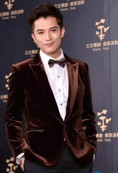 邱泽许玮宁一吻定情？「当男人」导演喊「看新闻才知」