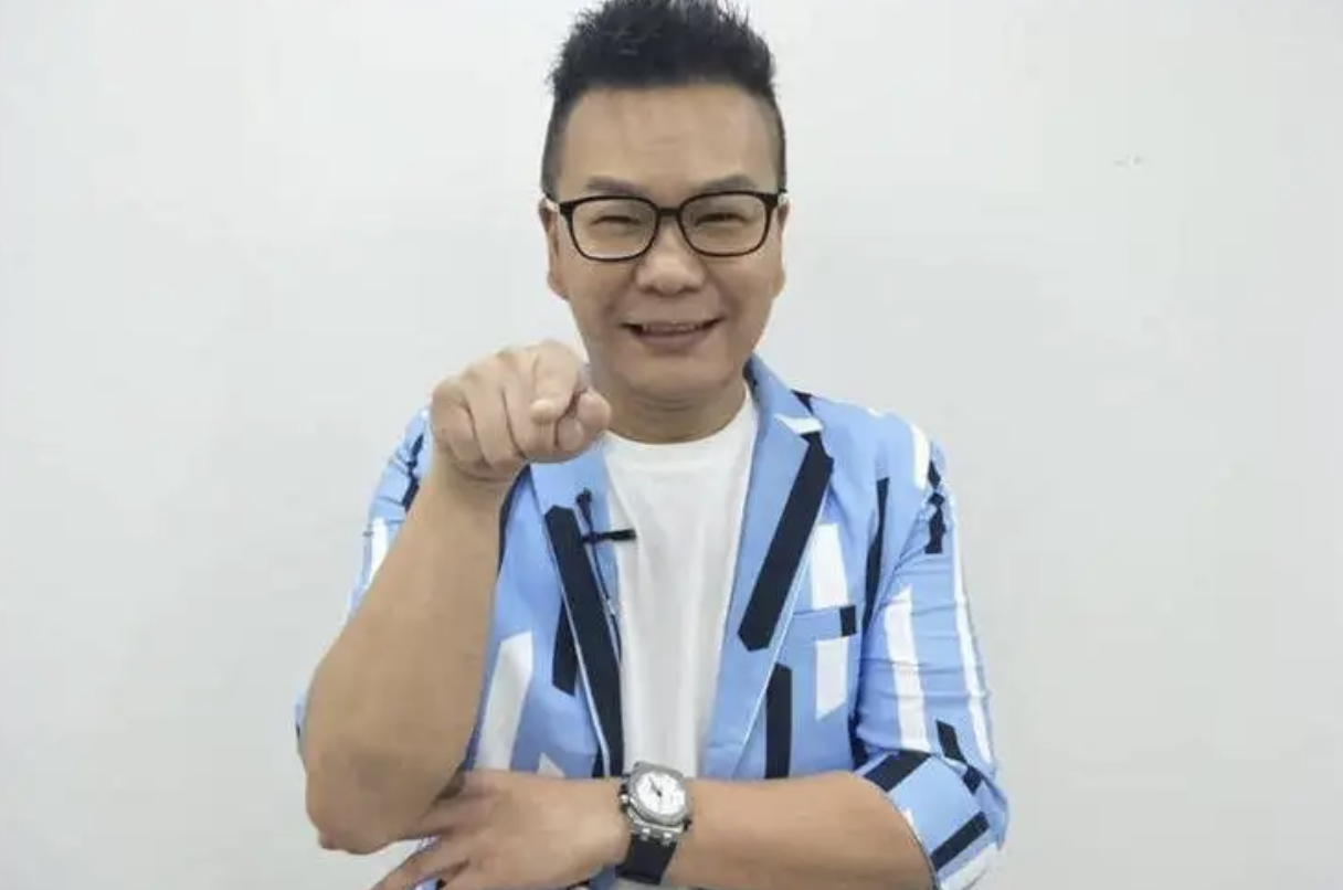 沈玉琳翻墙只为求好运  老婆芽芽看傻眼
