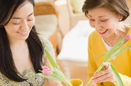 好婆婆10件事疼媳入心，「没生没关系，老了有伴就好」媳妇秒落泪！听到婆婆聊天更懂她的好