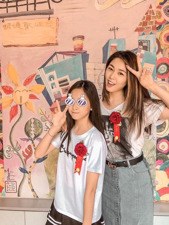 快讯：白家绮生了！女儿小朵拉梳妆完毕终于肯出来啦！