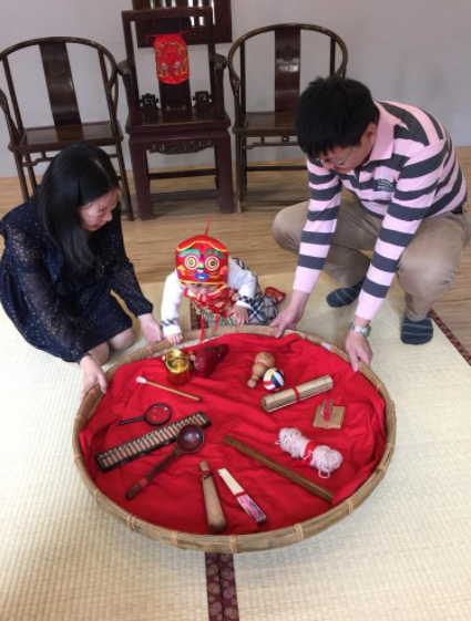 宝宝古礼抓周流程－传统DIY抓周在家轻松办