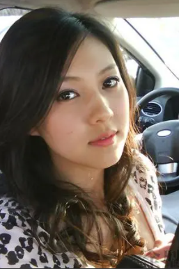 H朱芯仪勇敢抗乳癌，成为老公卫斯理眼中超级英雄！「我有三个小孩，从没想过放弃自己。」