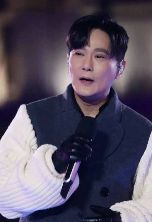 陆网友实名举报「严重劣迹艺人」踩公安底线　张信哲急发声明灭火