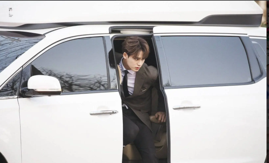 男团捷运上演求婚戏码甜破表 对象竟是女团成员