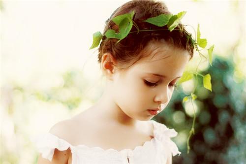 老师把孩子当成联络簿，在肚子写「记得准备尿布」，妈妈心痛：为何这样伤害孩子？