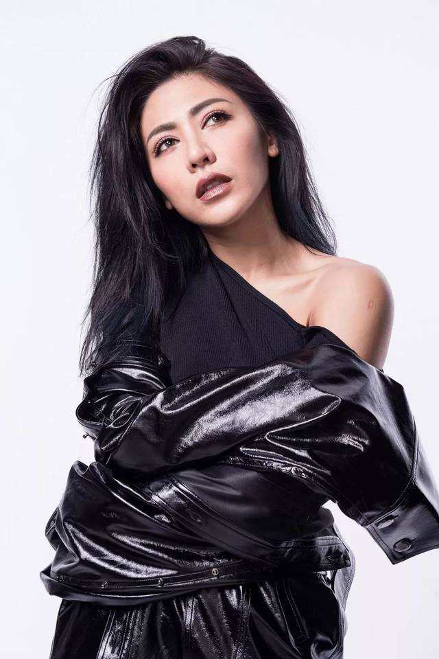 艾怡良出道11年首开唱哽咽一度中断 揪李玖哲PK泪线