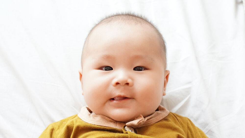 如何照顾从A到Z的0-12个月的婴儿